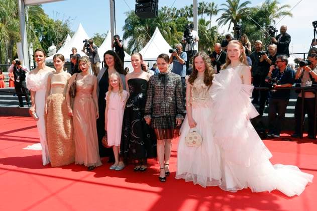Luise Heyer, Lea Drinda, Guest, Mascha Schilinski, Hanna Heckt, Susanne Wuest, Lena Urzendowsky, Laeni Geiseler and Luzia Oppermann at the premiere of the feature film Sound of Falling at the Festival de Cannes 2025 78 Cannes International Film Festival at the Palais des Festivals Cannes, 14 05 2025 Foto:xD.xBedrosianx xFuturexImagex falling_5526