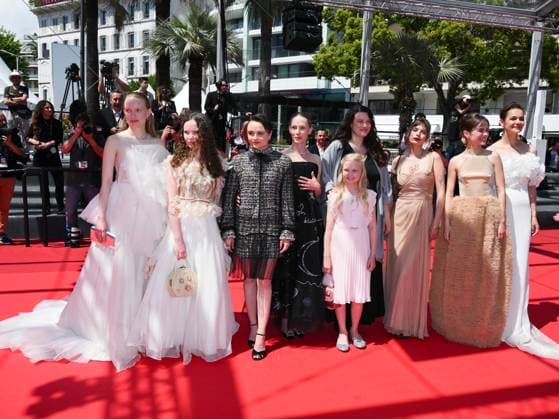 Cannes, France: Cannes, 78th Cannes Film Festival 2025 - day 2 - red carpet of Sound Of Falling In the picture: Luise Heyer, Lea Drinda, Hanna Heckt, Lena Urzendowsky and Susanne Wüst Cannes France  - ZUMAp169 20250514_zea_p169_499 Copyright: xSimonexComix