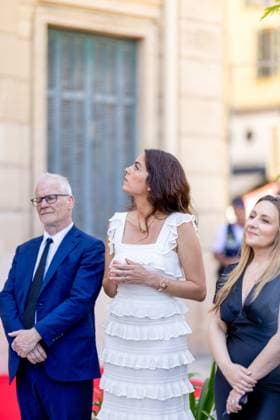 David Lisnard, Anouchka Delon and Thierry Frémaux at the inauguration of the 21st edition of the exhibition Cannes fait le mur Theme 2025 DELON ELLES at the 78th Cannes International Film Festival David Lisnard, Mayor of Cannes, Anouchka Delon, daughter of Alain Delon, Thierry Frémaux, General Delegate of the Cannes Film Festival and Rosalie Mann, founding president of The Human Prize, at the inauguration of the 21st edition of the exhibition Cannes fait le mur Theme 2025 DELON ELLES during the 78th Cannes International Film Festival, at Hôtel de Ville, 1 place Bernard Cornut Gentille, Cannes, France, May 14, 2025 From May 13 to June 13, 2025, as part of the 21st edition of Cannes fait le Mur , Cannes Town Hall, in partnership with th Copyright: xJACOVIDES-MOREAUx xBESTIMAGExJACOVIDES-MOREAUx xBESTIMAGEx