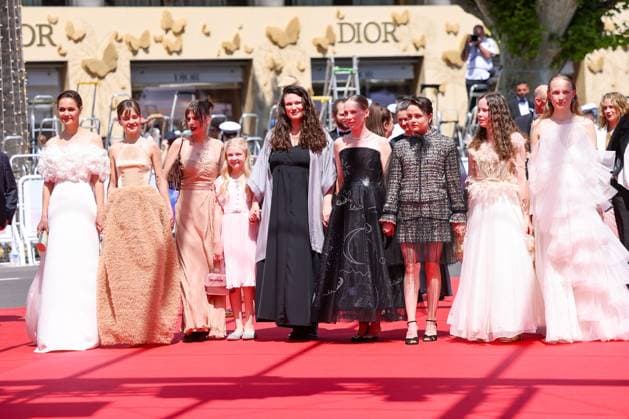 J Montée des marches du film Sound of salling lors du 78ème Festival International du Film de Cannes Luise Heyer, Lea Drinda, a guest, Hanna Heckt, Mascha Schilinski, Susanne Wüst, Lena Urzendowsky, Laeni Geiseler, Luzia Oppermann Montée des marches du film Sound of salling lors du 78ème Festival International du Film de Cannes, au Palais des Festivals à Cannes On may 14th 2025 Jacovides Moreau Bestimage Red carpet for the movie Sound of falling during the 78th Cannes International Film Festival at the Palais des Festivals in Cannes, France On may 14th 2025 Cannes France  Copyright: xJACOVIDES-MOREAUx xBESTIMAGExJACOVIDES-MOREAUx xBESTIMAGEx