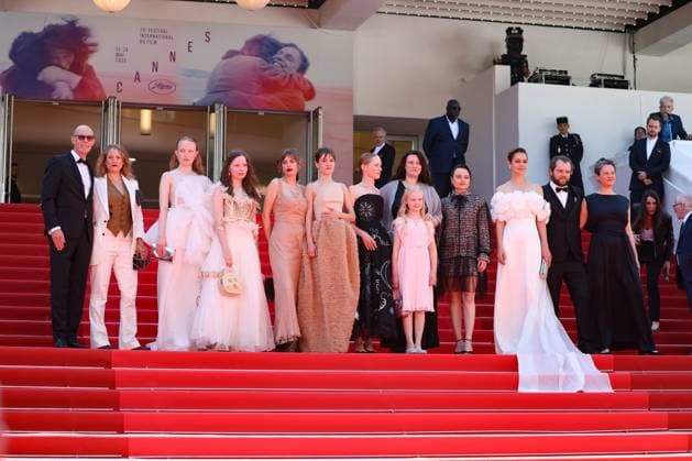 J Staircase for the film Sound of salling at the 78th Cannes International Film Festival Lucas Schmidt, Maren Schmitt, Luzia Oppermann, Laeni Geiseler, guest, Lea Drinda, Susanne Wüst, Hanna Heckt, Mascha Schilinski, Lena Urzendowsky, Luise Heyer, Fabian Gamper, Louise Peters Montée des marches du film Sound of salling lors du 78ème Festival International du Film de Cannes, au Palais des Festivals à Cannes On may 14th 2025 Jacovides Moreau Bestimage Red carpet for the movie Sound of falling during the 78th Cannes International Film Festival at the Palais des Festivals in Cannes, France On may 14th 2025 Cannes France  Copyright: xJACOVIDES-MOREAUx xBESTIMAGExJACOVIDES-MOREAUx xBESTIMAGEx