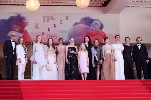 J Staircase for the film Sound of salling at the 78th Cannes International Film Festival Lucas Schmidt, Maren Schmitt, Luzia Oppermann, Laeni Geiseler, guest, Lea Drinda, Susanne Wüst, Hanna Heckt, Mascha Schilinski, Lena Urzendowsky, Luise Heyer, Fabian Gamper, Louise Peters Montée des marches du film Sound of salling lors du 78ème Festival International du Film de Cannes, au Palais des Festivals à Cannes On may 14th 2025 Jacovides Moreau Bestimage Red carpet for the movie Sound of falling during the 78th Cannes International Film Festival at the Palais des Festivals in Cannes, France On may 14th 2025 Cannes France  Copyright: xJACOVIDES-MOREAUx xBESTIMAGExJACOVIDES-MOREAUx xBESTIMAGEx