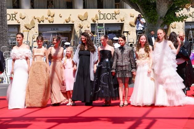 J Montée des marches du film Sound of salling lors du 78ème Festival International du Film de Cannes Luise Heyer, Lea Drinda, a guest, Hanna Heckt, Mascha Schilinski, Susanne Wüst, Lena Urzendowsky, Laeni Geiseler, Luzia Oppermann Montée des marches du film Sound of salling lors du 78ème Festival International du Film de Cannes, au Palais des Festivals à Cannes On may 14th 2025 Jacovides Moreau Bestimage Red carpet for the movie Sound of falling during the 78th Cannes International Film Festival at the Palais des Festivals in Cannes, France On may 14th 2025 Cannes France  Copyright: xJACOVIDES-MOREAUx xBESTIMAGExJACOVIDES-MOREAUx xBESTIMAGEx