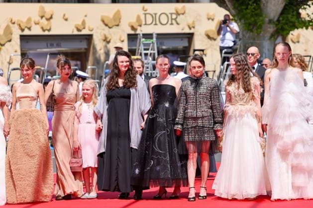 J Montée des marches du film Sound of salling lors du 78ème Festival International du Film de Cannes Lea Drinda, a guest, Hanna Heckt, Mascha Schilinski, Susanne Wüst, Lena Urzendowsky, Laeni Geiseler, Luzia Oppermann Montée des marches du film Sound of salling lors du 78ème Festival International du Film de Cannes, au Palais des Festivals à Cannes On may 14th 2025 Jacovides Moreau Bestimage Red carpet for the movie Sound of falling during the 78th Cannes International Film Festival at the Palais des Festivals in Cannes, France On may 14th 2025 Cannes France  Copyright: xJACOVIDES-MOREAUx xBESTIMAGExJACOVIDES-MOREAUx xBESTIMAGEx