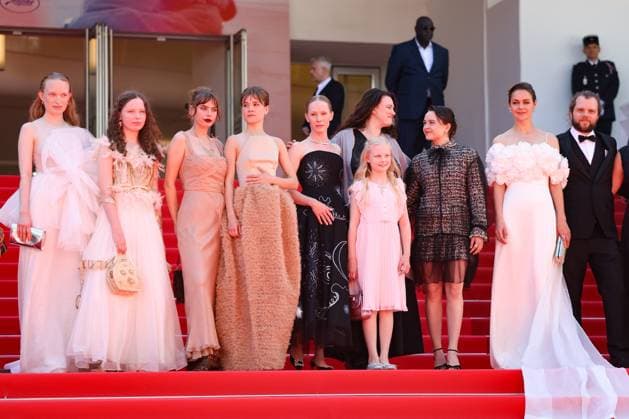 J Montée des marches du film Sound of salling lors du 78ème Festival International du Film de Cannes Luzia Oppermann, Laeni Geiseler, guest, Lea Drinda, Susanne Wüst, Hanna Heckt, Mascha Schilinski, Lena Urzendowsky, Luise Heyer, Fabian Gamper Montée des marches du film Sound of salling lors du 78ème Festival International du Film de Cannes, au Palais des Festivals à Cannes On may 14th 2025 Jacovides Moreau Bestimage Red carpet for the movie Sound of falling during the 78th Cannes International Film Festival at the Palais des Festivals in Cannes, France On may 14th 2025 Cannes France  Copyright: xJACOVIDES-MOREAUx xBESTIMAGExJACOVIDES-MOREAUx xBESTIMAGEx