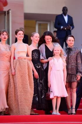 J Montée des marches du film Sound of salling lors du 78ème Festival International du Film de Cannes Guest, Lea Drinda, Susanne Wüst, Hanna Heckt, Mascha Schilinski, Lena Urzendowsky Montée des marches du film Sound of salling lors du 78ème Festival International du Film de Cannes, au Palais des Festivals à Cannes On may 14th 2025 Jacovides Moreau Bestimage Red carpet for the movie Sound of falling during the 78th Cannes International Film Festival at the Palais des Festivals in Cannes, France On may 14th 2025 Cannes France  Copyright: xJACOVIDES-MOREAUx xBESTIMAGExJACOVIDES-MOREAUx xBESTIMAGEx