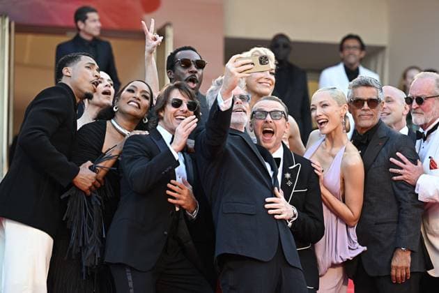 Entertainment Bilder des Tages Internationale Filmfestspiele von Cannes, Mission Impossible - The Final Reckoning Premiere Cannes - Mission Impossible - The Final Reckoning Red Carpet (L-R) Greg Tarzan Davis, Hayley Atwell, Angela Bassett, Tom Cruise, Tramell Tillman, Christopher McQuarrie, Hannah Waddingham, Simon Pegg, Pom Klementieff, Esai Morales and Erik Jendresen attend the Mission Impossible - The Final Reckoning red carpet at the 78th annual Cannes Film Festival at Palais des Festivals on May 14, 2025 in Cannes, France. Photo by David Niviere ABACAPRESS.COM Cannes France Copyright: xNivierexDavid ABACAPRESS.COMx