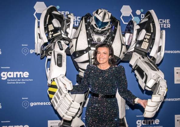 Entertainment, Presentation of the German Computer Game Award 2025 14 05 2025, xdanx, Entertainment, Presentation of the German Computer Game Award 2025 emspor, v l Gamescom Bot with Federal Minister of Research, Technology and Space Dorothee Baer at the presentation of the German Computer Game Award 2025 at the Funkturm Berlin Berlin Palais am Funkturm Berlin Germa Copyright: xDanielxLakomskix