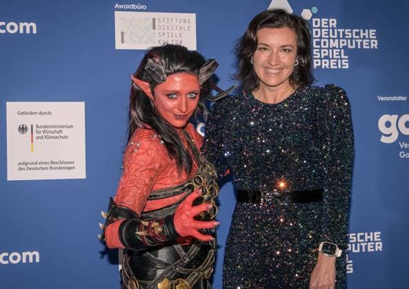 Entertainment, Presentation of the German Computer Game Award 2025 14 05 2025, xdanx, Entertainment, Presentation of the German Computer Game Award 2025 emspor, v l Cosplayer and Federal Minister of Research, Technology and Space Dorothee Baer at the presentation of the German Computer Game Award 2025 at the Funkturm Berlin Berlin Palais am Funkturm Berlin Germany EN Copyright: xDanielxLakomskix