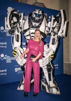 Entertainment, presentation of the German Computer Game Award 2025 14 05 2025, xdanx, Entertainment, presentation of the German Computer Game Award 2025 emspor, v l Gamescom Bot and Ruth Moschner at the presentation of the German Computer Game Award 2025 at the Funkturm Berlin Berlin Palais am Funkturm Berlin Germany EN Copyright: xDanielxLakomskix
