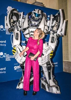 Entertainment, presentation of the German Computer Game Award 2025 14 05 2025, xdanx, Entertainment, presentation of the German Computer Game Award 2025 emspor, v l Gamescom Bot and Ruth Moschner at the presentation of the German Computer Game Award 2025 at the Funkturm Berlin Berlin Palais am Funkturm Berlin Germany EN Copyright: xDanielxLakomskix
