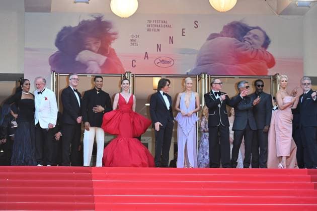 Cannes, France: Cannes, 78th Cannes Film Festival 2025 - evening 2 - Red Carpet premiere of the film Mission: Impossible The Final Reckoning In the photo: Angela Bassett, Erik Jendresen, Eddie Hamilton, Greg Tarzan Davis, Hayley Atwell, Tom Cruise, Pom Klementieff, Simon Pegg, Esai Morales, Tramell Tillman, Hannah Waddingham, Christopher McQuarrie Cannes France - ZUMAp169 20250514_zea_p169_1480 Copyright: xTerenghi Ipax