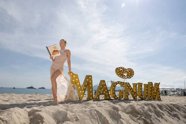 Celebrities on Magnum Beach during the 78th Cannes Film Festival Julia Kuczynska sur la Plage Magnum lors du 78eme Festival de Cannes, 14 Mai 2025 Jeremy Melloul Magnum Cannes Bestimage Magnum beach during the 78th Cannes Film Festival on 14th May 2025 Cannes France  Copyright: xJeremyxMelloulx xBestimagexJeremyxMelloulx xBestimagex