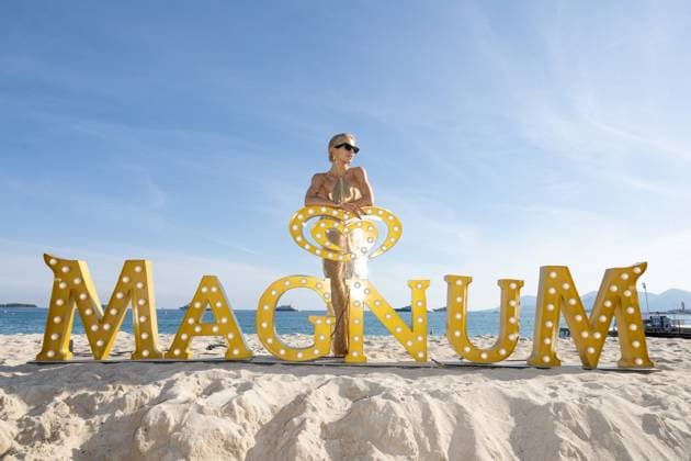 Celebrities on Magnum beach during the 78th Cannes Film Festival Caro Daur on Magnum beach during the 78th Cannes Film Festival on 14th May 2025 Jeremy Melloul Magnum Cannes Bestimage Magnum beach during the 78th Cannes Film Festival on 14th May 2025 Cannes France  Copyright: xJeremyxMelloulx xBestimagexJeremyxMelloulx xBestimagex