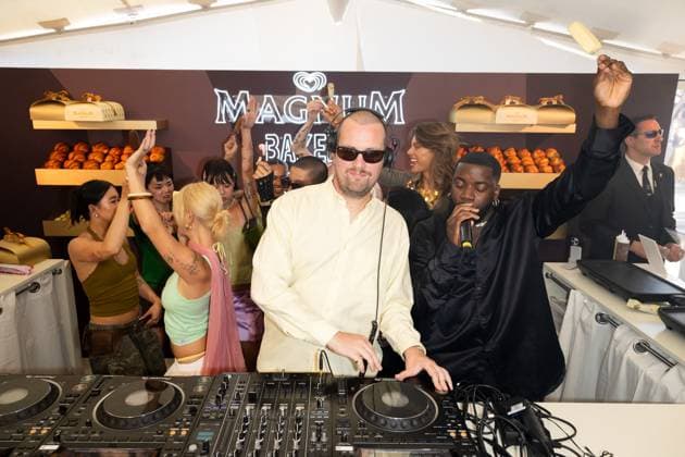 Celebrities on Magnum beach during the 78th Cannes Film Festival Myd on Magnum beach during the 78th Cannes Film Festival on 14th May 2025 Jeremy Melloul Magnum Cannes Bestimage Magnum beach during the 78th Cannes Film Festival on 14th May 2025 Cannes France  Copyright: xJeremyxMelloulx xBestimagexJeremyxMelloulx xBestimagex