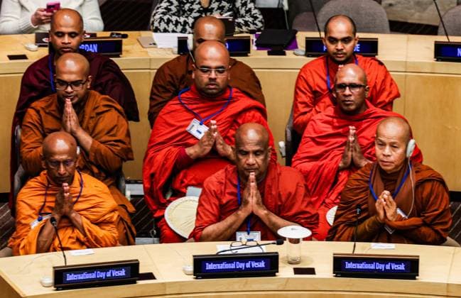 News Themen der Woche KW20 News Bilder des Tages May 14, 2025, New York, New York, USA: Buddhist Monks and dignitaries chant a prayer inside the UN to celebrate Vesak, honoring BuddhaÃ¢â‚¬â ¢s birth, enlightenment, and passing Ã¢â‚¬ the most sacred day in Buddhism. New York USA - ZUMAo116 20250514_znp_o116_023 Copyright: xBiancaxOterox