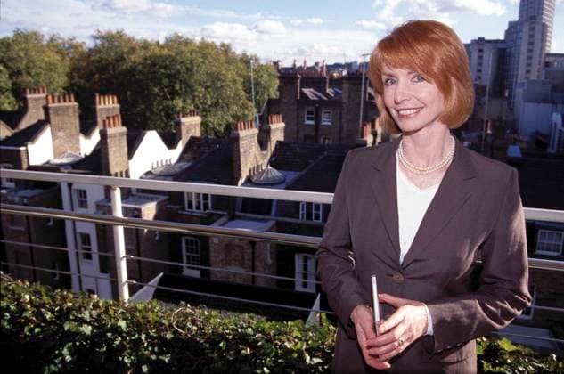 RECORD DATE NOT STATED JANE ASHER pearl necklace, smiling Ref: 9030 London Great Britain Copyright: x xJezxC.xSelf CapitalxPicturesx