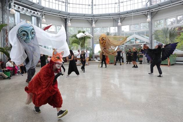 Allan Garden Reopening In Toronto, Canada Artists from the Red Pepper Spectacle Arts group perform a puppet show at the reopening of The Palm House at Allan Gardens Conservatory in Toronto, Canada, on May 14, 2025. Toronto Canada  Copyright: xArrushxChoprax originalFilename: chopra-notitle250515_npNYR.jpg