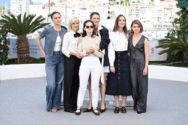 Cannes - Qui Brille au Combat Photocall Actresses Suzu Hirose, Sarah Pachoud, Angelina Woreth, Mélanie Laurent, and Josephine Japy attend the Qui Brille au Combat (The Wonderers) photocall as part of the 78th Cannes Film Festival in Cannes, France on May 15, 2025. Photo by David Niviere ABACAPRESS.COM Cannes Provence-Alpes-Cote d Azur France  Copyright: xNivierexDavid ABACAPRESS.COMx