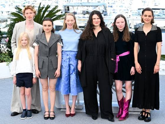 Cannes, 78th Cannes Film Festival 2025 - day 3 - Photocall of the film Sound of Falling . Cannes, 78th Cannes Film Festival 2025 - day 3 - Photocall of the film Sound of Falling . In the picture Luise Heyer, Laeni Geiseler, Mascha Schilinski, Susanne Wüst, Hanna Heckt, Lena Urzendowsky and Filip Schnack Cannes Cannes France  Copyright: xIPA ABACAx