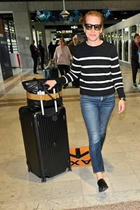 Cannes Piper Perabo At Nice Airport JR Piper Perabo arriving at Nice airport ahead 78th Cannes Film Festival in Nice, France on May, 15, 2025. Photo by Julien Reynaud APS-Medias ABACAPRESS.COM Nice France  Copyright: xReynaudxJulien APS-Medias ABACAx