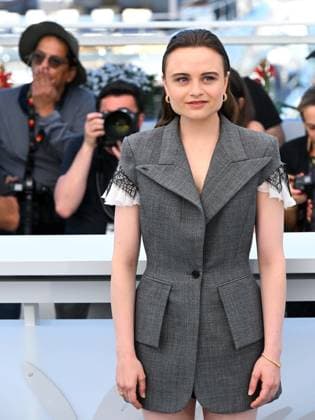 Cannes, 78th Cannes Film Festival 2025 - day 3 - Photocall of the film Sound of Falling . Cannes, 78th Cannes Film Festival 2025 - day 3 - Photocall of the film Sound of Falling . In the photo Lena Urzendowsky Cannes Cannes France  Copyright: xIPA ABACAx