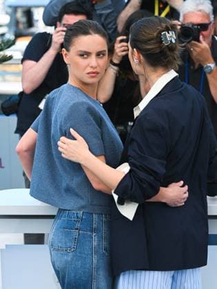 Cannes, 78th Cannes Film Festival 2025 - day 3 - photocall of Qui Brille au Combat (The Wonderers) Cannes, 78th Cannes Film Festival 2025 - day 3 - photocall of Qui Brille au Combat (The Wonderers) - in the photo: Angelina Woreth, Josephine Japy cannes France  Copyright: xIPA ABACAx