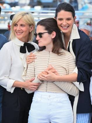 Cannes, 78th Cannes Film Festival 2025 - day 3 - photocall of Qui Brille au Combat (The Wonderers) Cannes, 78th Cannes Film Festival 2025 - day 3 - photocall of Qui Brille au Combat (The Wonderers) - in the photo: Mélanie Laurent , Sevan Kalayjian Everitt, Josephine Japy, cannes France  Copyright: xIPA ABACAx