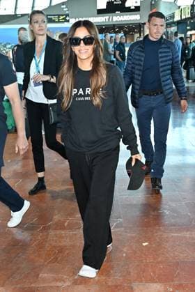Cannes Eva Longoria At Nice Airport JR Eva Longoria arriving at Nice airport ahead 78th Cannes Film Festival in Nice, France on May, 15, 2025. Photo by Julien Reynaud APS-Medias ABACAPRESS.COM Nice France  Copyright: xReynaudxJulien APS-Medias ABACAx