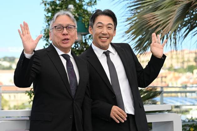 CINEMA : 78eme Festival de Cannes - Photocalls - 15 05 2025 CANNES, FRANCE - 15 MAI (G-D) : Kazuo ISHIGURO, Ecrivain, romancier, Kei ISHIKAWA, RÃ alisateur (Japon), lors du photocall du film Â« A Pale View of Hills Â» Un Certain Regard Â» lors du 78eme Festival de Cannes au Palais des Festivals le 15 mai 2025 Ã Cannes, France. CannesFrance  Copyright: xValentinaxClaretx