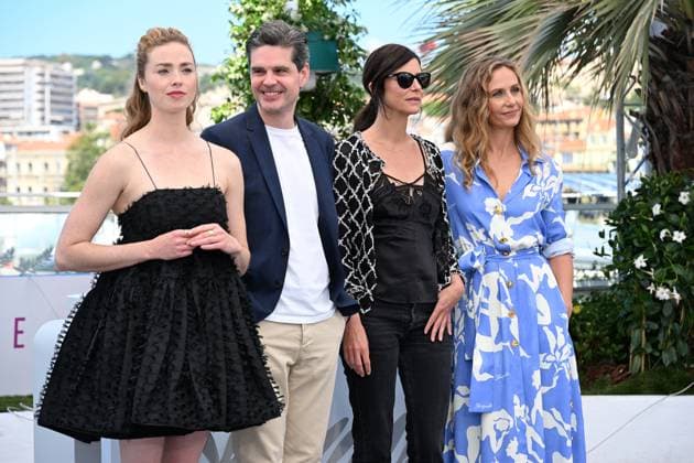 CINEMA : 78eme Festival de Cannes - Photocalls - 15 05 2025 CANNES, FRANCE - 15 MAI (G-D) : Freya MAVOR, Yann GOZLAN, Ana MOUGLALIS, Cecile DE FRANCE lors du photocall du film Â« Dalloway Â» projetÃ en Seance de minuit lors du 78eme Festival de Cannes au Palais des Festivals le 15 mai 2025 Ã Cannes, France. CannesFrance  Copyright: xValentinaxClaretx