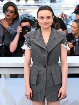 Cannes, Cannes, France: Cannes, 78th Cannes Film Festival 2025 - day 3 - Photocall of the film Sound of Falling. In the photo Lena Urzendowsky Cannes France  - ZUMAp169 20250515_zea_p169_028 Copyright: xAlbertoxTerenghix