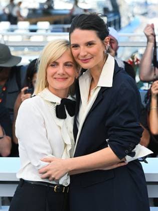 Cannes, France: Cannes, 78th Cannes Film Festival 2025 - day 3 - photocall of Qui Brille au Combat (The Wonderers) - in the photo: MÃ lanie Laurent, Josephine Japy, Cannes France  - ZUMAp169 20250515_zea_p169_046 Copyright: xAlbertoxTerenghix