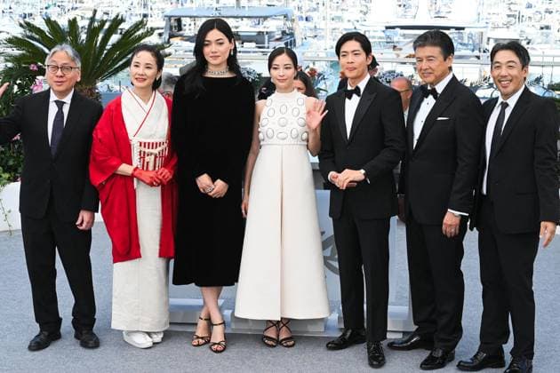 Cannes, 78th Cannes Film Festival 2025 - day 3 - Photocall of the film A Pale View of Hills Cannes, 78th Cannes Film Festival 2025 - day 3 - Photocall of the film A Pale View of Hills . In the picture Kei Ishikawa, Tomokazu Miura, Kouhei Matsushita, Suzu Hirose, Camilla Aiko, Yoh Yoshida and Kazuo Ishiguro Cannes Cannes France  Copyright: xIPA ABACAx