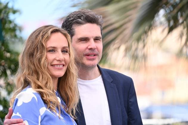 CINEMA : 78eme Festival de Cannes - Photocalls - 15 05 2025 CANNES, FRANCE - 15 MAI (G-D) : Cecile DE FRANCE, Yann GOZLAN, lors du photocall du film Â« Dalloway Â» projetÃ en Seance de minuit lors du 78eme Festival de Cannes au Palais des Festivals le 15 mai 2025 Ã Cannes, France. CannesFrance  Copyright: xValentinaxClaretx