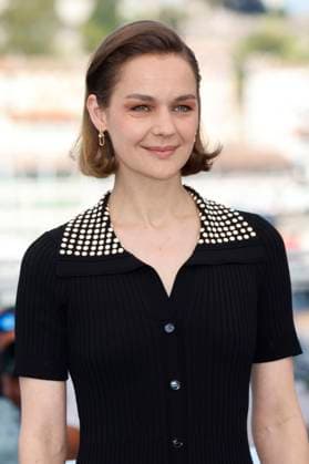 Luise Heyer at the photocall for the movie Sound of Falling Looking into the sun at the Festival de Cannes 2025 78 Cannes International Film Festival at the Palais des Festivals Cannes, 15 05 2025 Foto:xD.xBedrosianx xFuturexImagex falling_5562
