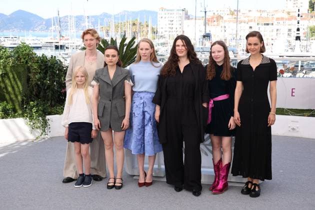 Sound Of Falling Photocall during the 78th Annual Cannes Film Festival Hanna Heckt, Filip Schnack, Lena Urzendowsky, Susanne Wüst, Mascha Schilinski, Laeni Geiseler, Luise Heyer - Sound Of Falling Photocall during the 78th Annual Cannes Film Festival in Cannes, France on May 15, 2025.  Copyright: x Chassery+Courdjix