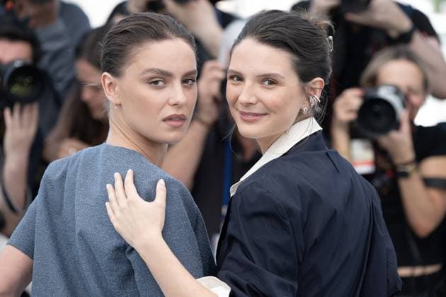 Entertainment Bilder des Tages Cannes - Qui Brille au Combat photocall DN Angelina Woreth and Josephine Japy attend the Qui Brille au Combat (The Wonderers) photocall at the 78th annual Cannes Film Festival at Palais des Festivals on May 15, 2025 in Cannes, France. Photo by David NIVIERE ABACAPRESS.COM CANNES France  Copyright: xNivierexDavid ABACAPRESS.COMx