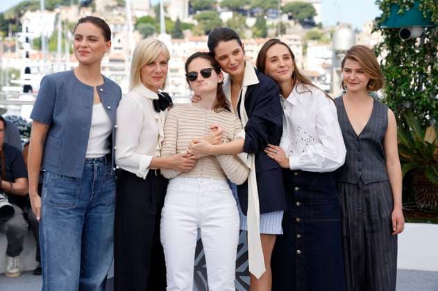 Angelina Woreth, Melanie Laurent, Sevan Kalayjian Everitt, Josephine Japy, Yinka Bokinni and Sarah Pachoud at the photocall for the feature film Qui brille au combat The Wonderers at the Festival de Cannes 2025 78 Cannes International Film Festival at the Palais des Festivals Cannes, 15 05 2025 Foto:xD.xBedrosianx xFuturexImagex wonderers_5536