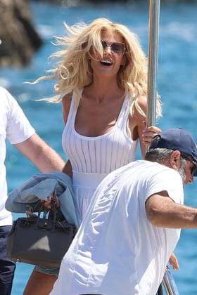 Cannes - Victoria Silvstedt at the Eden Roc Victoria Silvstedt with husband arrives to lunch at the Eden Roc restaurant in Cap d Antibes, France on May 15, 2025. Photo by ABACAPRESS.COM Cap d Antibes France  Copyright: xABACAx