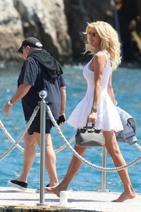 Cannes - Victoria Silvstedt at the Eden Roc Victoria Silvstedt with husband Maurice Dabbah arrives to lunch at the Eden Roc restaurant in Cap d Antibes, France on May 15, 2025. Photo by ABACAPRESS.COM Cap d Antibes France  Copyright: xABACAx