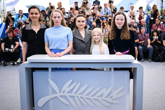 Cannes Sound Of Falling Photocall AM Luise Heyer, Susanne Wust, Lena Urzendowsky, Hanna Heckt and Laeni Geiseler attending the Sound Of Falling Photocall in Cannes, France on May 15, 2025 as part of the 78th Cannes Film Festival. Photo by Aurore Marechal ABACAPRESS.COM Cannes France  Copyright: xMarechalxAurore ABACAx