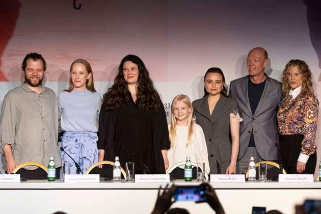 Cannes - Sound of Falling Press Conference Fabian Gamper, Susanne Wüst, Mascha Schilinski, Hanna Heckt, Lena Urzendowsky, Lucas Schmidt and Maren Schmitt attend the Sound of Falling Press Conference at the 78th annual Cannes Film Festival at Palais des Festivals on May 15, 2025 in Cannes, France. Photo by Sebastien Courdji pool ABACAPRESS.COM Cannes France  Copyright: xABACAx