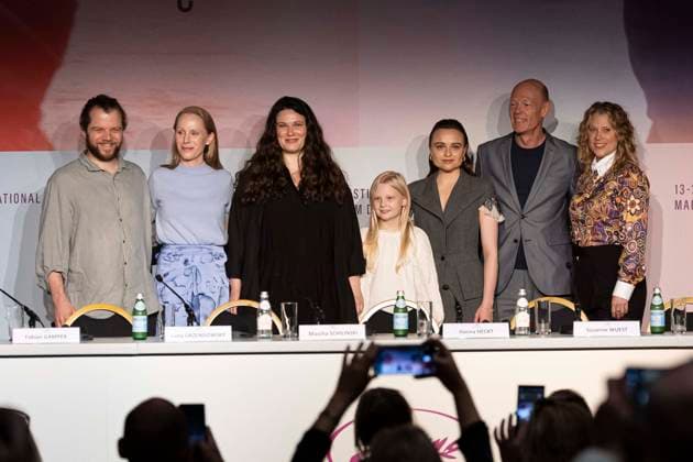 Cannes - Sound of Falling Press Conference Fabian Gamper, Susanne Wüst, Mascha Schilinski, Hanna Heckt, Lena Urzendowsky, Lucas Schmidt and Maren Schmitt attend the Sound of Falling Press Conference at the 78th annual Cannes Film Festival at Palais des Festivals on May 15, 2025 in Cannes, France. Photo by Sebastien Courdji pool ABACAPRESS.COM Cannes France  Copyright: xABACAx
