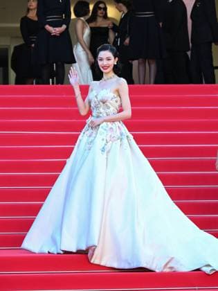 Cannes, France: Cannes, 78th Cannes Film Festival 2025 - evening 3 - red carpet of the film Dossier 137 (Case 137) - In the photo: Elaine Zhong Chuxi Cannes France  - ZUMAp169 20250515_zea_p169_626 Copyright: xManuelexMangiarottix