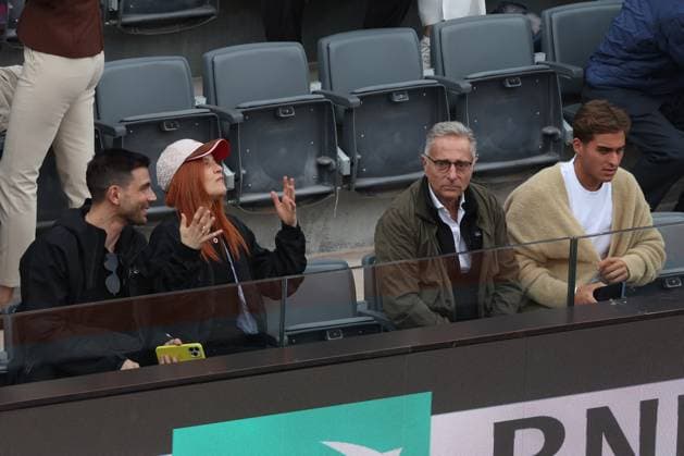 Tennis, Prominente Zuschauer beim Turnier in Rom Tennis VIPs in the Tribune - ATP Master 1000 Quarterfinals, Men s Singles at the Foro Italico in Rome, Jannik Sinner (ITA) against Casper Ruud (NOR) Rome, Italy 05 15 2025: VIPs in the stands (Poalo Bonolis, Davide Bonolis, Calderone, Massimo Giletti, Ferzan Özpetek, Noemi) to watch the Men s Singles Quarter-final match between Jannik Sinner (ITA) and Casper Ruud (NOR) during the Internazionali BNL d Italia 2025 ATP Masters Men s 1000 circuit in Rome at the Foro Italico. Rome italy Italy  Copyright: xIPA ABACAx