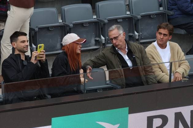 Tennis, Prominente Zuschauer beim Turnier in Rom Tennis VIPs in the Tribune - ATP Master 1000 Quarterfinals, Men s Singles at the Foro Italico in Rome, Jannik Sinner (ITA) against Casper Ruud (NOR) Rome, Italy 05 15 2025: VIPs in the stands (Poalo Bonolis, Davide Bonolis, Calderone, Massimo Giletti, Ferzan Özpetek, Noemi) to watch the Men s Singles Quarter-final match between Jannik Sinner (ITA) and Casper Ruud (NOR) during the Internazionali BNL d Italia 2025 ATP Masters Men s 1000 circuit in Rome at the Foro Italico. Rome italy Italy  Copyright: xIPA ABACAx