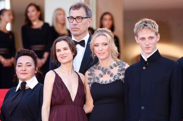 Sandra Colombo, Mathilde Roehrich, Dominik Moll, Lea Drucker and Valentin Campagne at the premiere of the feature film Dossier 137 Case 137 at the Festival de Cannes 2025 78 Cannes International Film Festival at the Palais des Festivals Cannes, 15 05 2025 Foto:xD.xBedrosianx xFuturexImagex dossier_5521