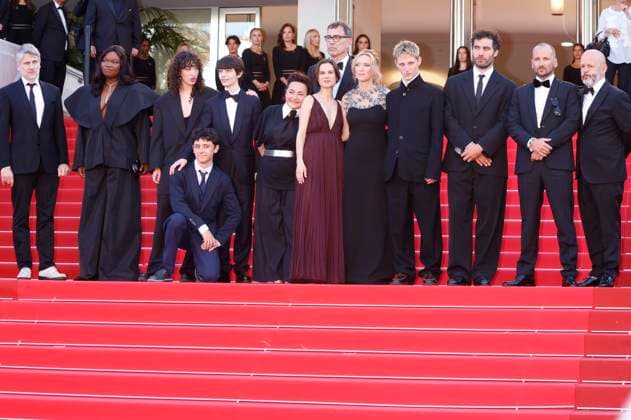 Stanislas Merhar, Guslagie Malanda, Mathilde Riu, Come Peronnet, Solan Machado Graner, Sandra Colombo, Mathilde Roehrich, Dominik Moll, Lea Drucker, Valentin Campagne, Theo Costa Marini, Jonathan Turnbull and Gilles Marchand at the premiere of the feature film Dossier 137 Case 137 at the Festival de Cannes 2025 78 Cannes International Film F Foto:xD.xBedrosianx xFuturexImagex dossier_5523