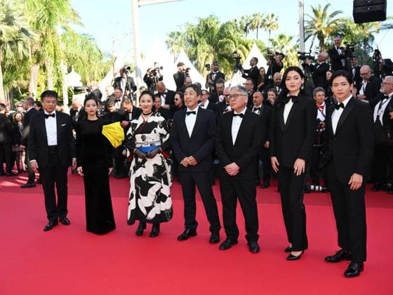 Cannes, 78th Cannes Film Festival 2025 - evening 3 - red carpet of the film Dossier 137 (case 137) - In the photo: Kouhei Matsushita, Camilla Aiko, Kazuo Ishiguro, Kei Ishikawa, Yoh Yoshida, Suzu Hirose and Tomokazu  Copyright: xSimonexComix xipa-agency.netx xPoolxPhotoxEventsx05x IPA_Agency_IPA57734232